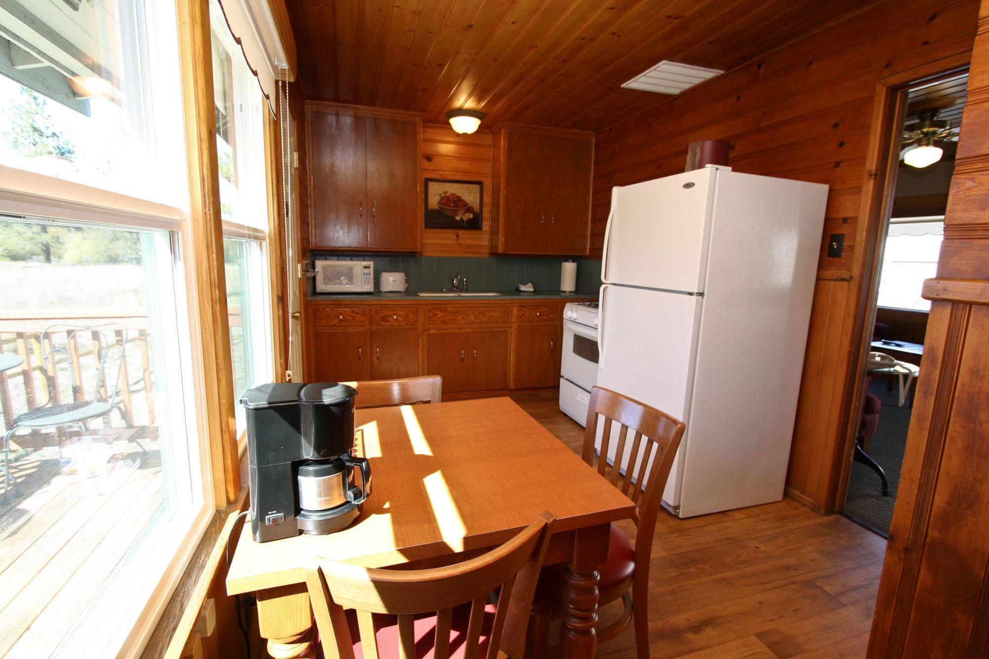 Bay Meadows Resort Big Bear Lake Exterior photo